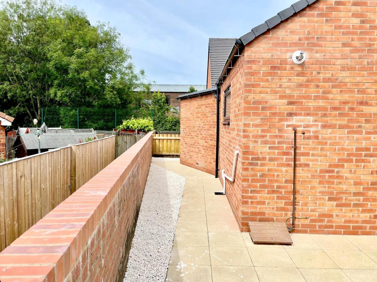 Garden View - 2 Bedroom Bungalow York Exterior photo